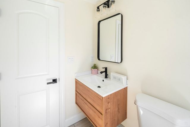 1049 Pleasant St, Canton, MA 02021