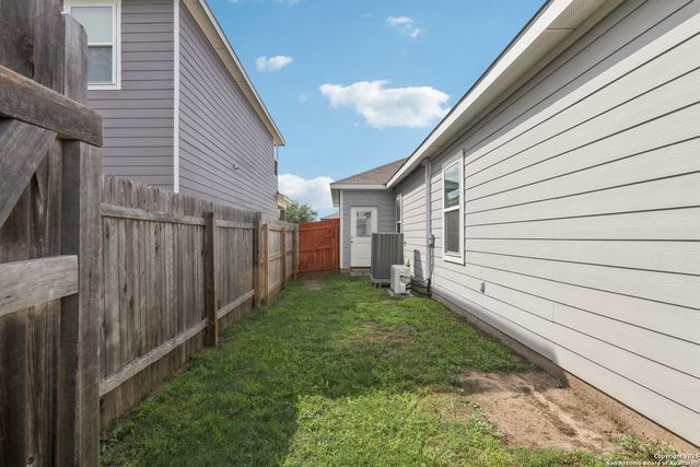 881 bunton reserve, Kyle, TX 78640