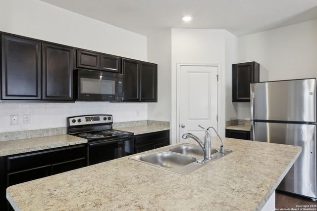 881 bunton reserve, Kyle, TX 78640