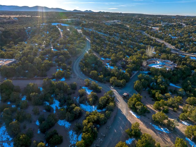 1 Camino Bonito, Santa Fe, NM 87501