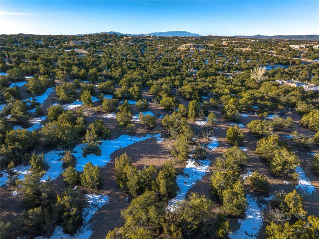 1 Camino Bonito, Santa Fe, NM 87501