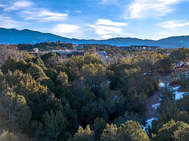 1 Camino Bonito, Santa Fe, NM 87501