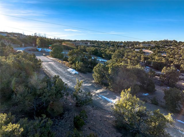 1 Camino Bonito, Santa Fe, NM 87501