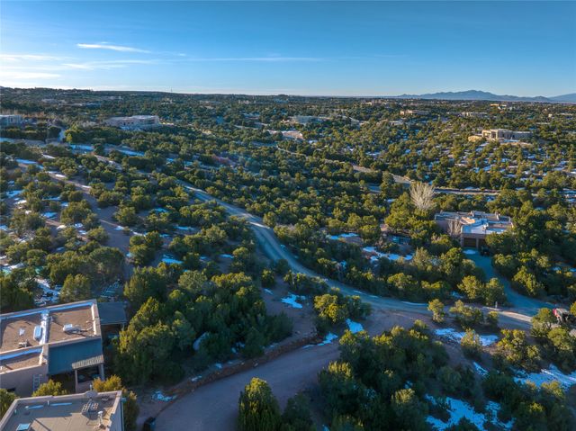 1 Camino Bonito, Santa Fe, NM 87501