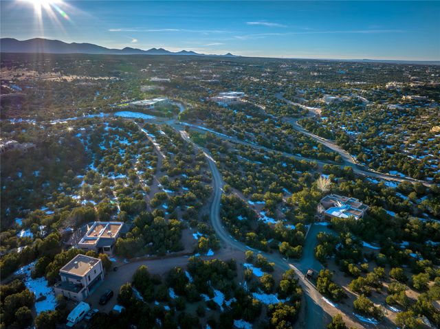 1 Camino Bonito, Santa Fe, NM 87501