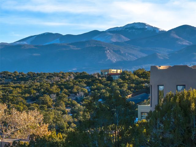 1 Camino Bonito, Santa Fe, NM 87501