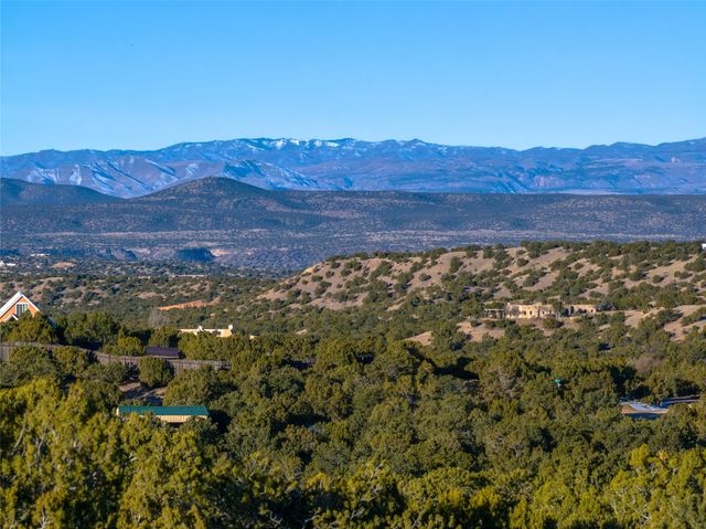 1 Camino Bonito, Santa Fe, NM 87501