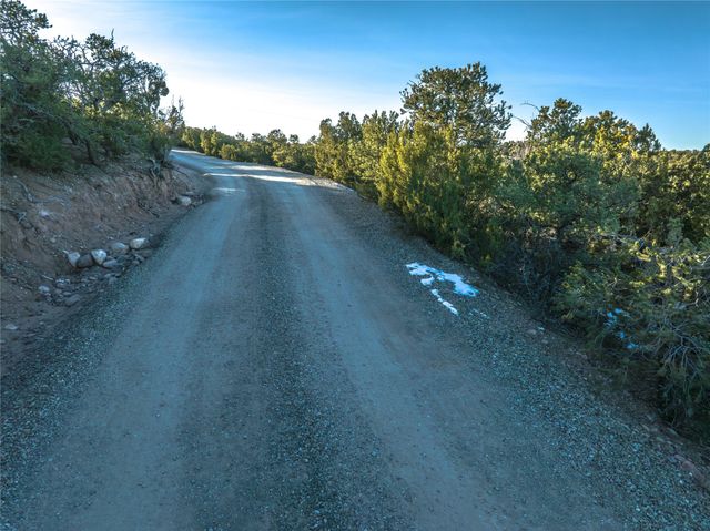 1 Camino Bonito, Santa Fe, NM 87501