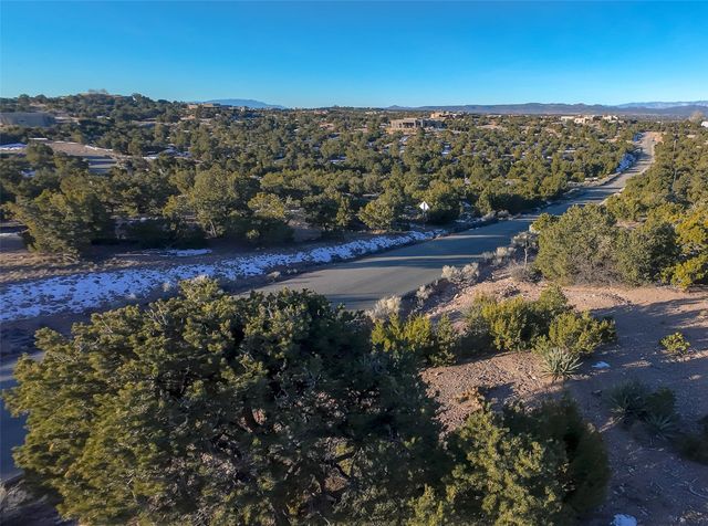 1 Camino Bonito, Santa Fe, NM 87501