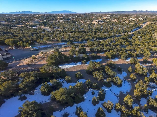 1 Camino Bonito, Santa Fe, NM 87501