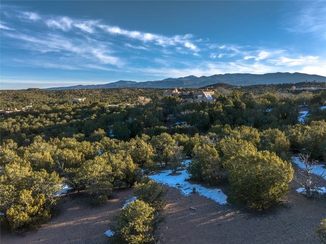 1 Camino Bonito, Santa Fe, NM 87501