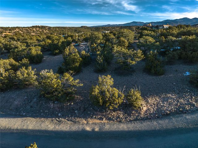 1 Camino Bonito, Santa Fe, NM 87501
