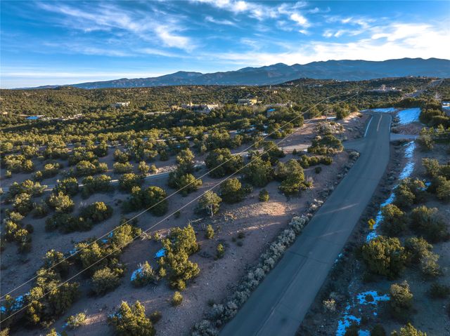 1 Camino Bonito, Santa Fe, NM 87501