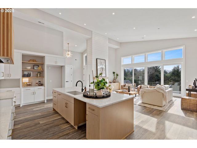 780 MONICA Ct, Cannon Beach, OR 97110