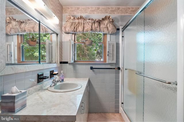 225 CAMBRIDGE RD, Cherry Hill, NJ 08034