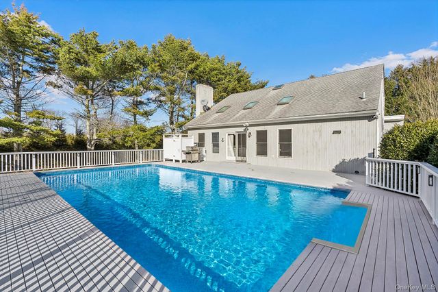 39 Tanners Neck Lane, Westhampton, NY 11977