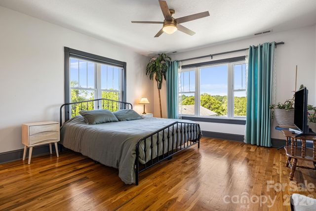 17 Ora Street, Asheville, NC 28801
