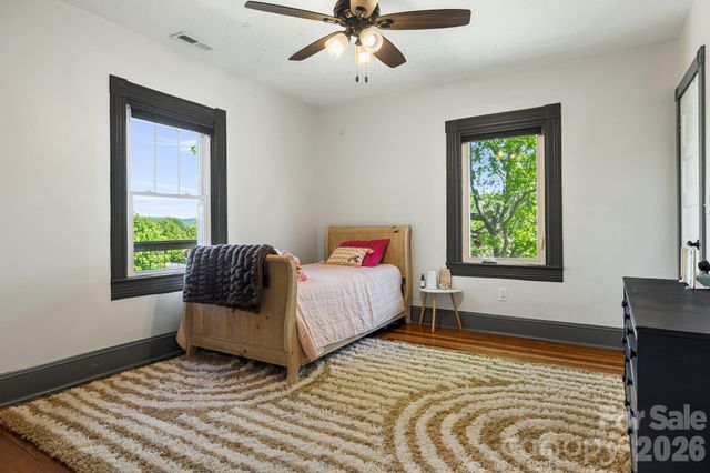 17 Ora Street, Asheville, NC 28801