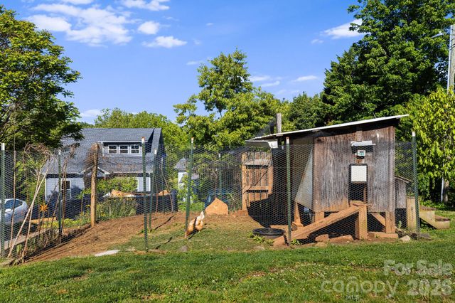 17 Ora Street, Asheville, NC 28801