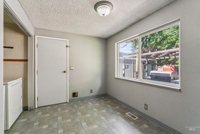 6565 S Southdale Ave, Boise, ID 83709
