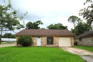 601 E Plum Street, Angleton, TX 77515