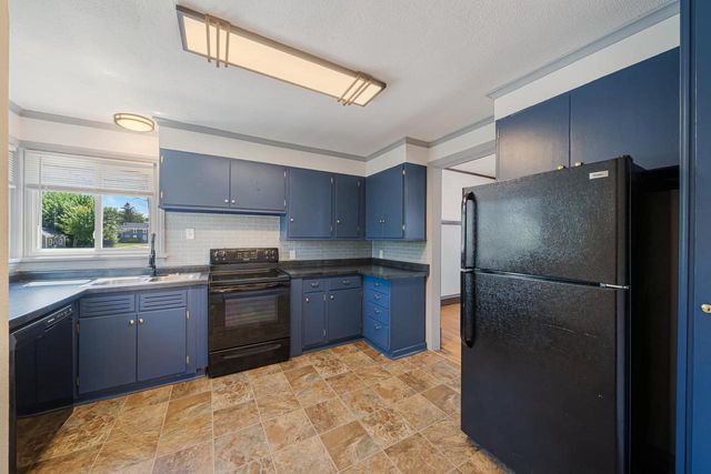 23 E MELVIN AVENUE, Oshkosh, WI 54901