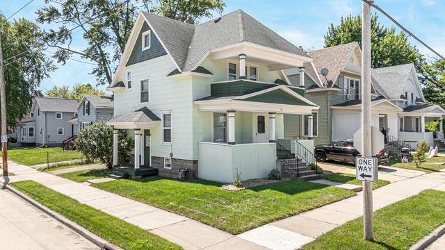 23 E MELVIN AVENUE, Oshkosh, WI 54901