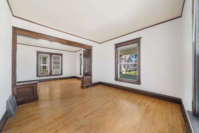 23 E MELVIN AVENUE, Oshkosh, WI 54901