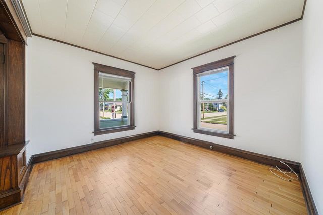 23 E MELVIN AVENUE, Oshkosh, WI 54901