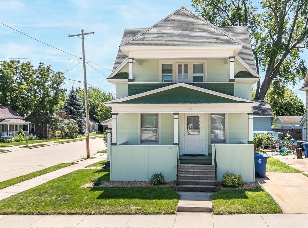 23 E MELVIN AVENUE, Oshkosh, WI 54901