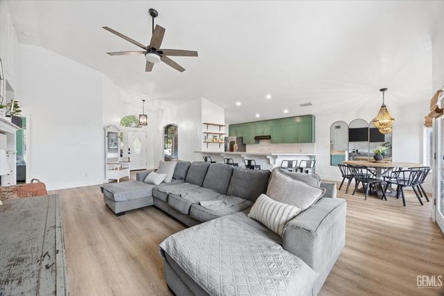 15602 Sammie Avenue, Bakersfield, CA 93314