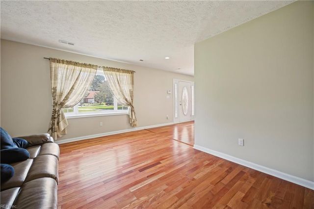 203 Skipper CT, Hampton, VA 23669