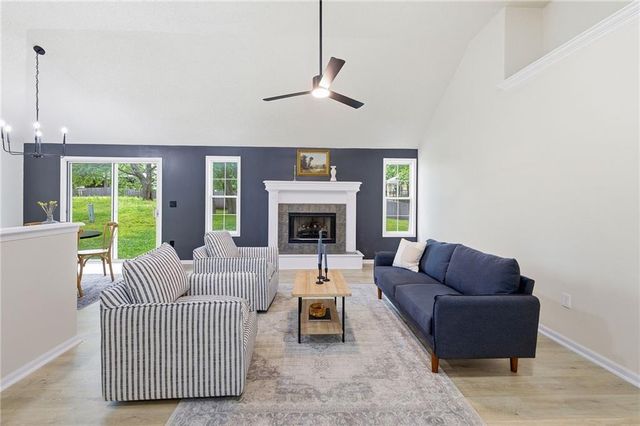 1003 Lincoln Street, Pleasant Hill, MO 64080