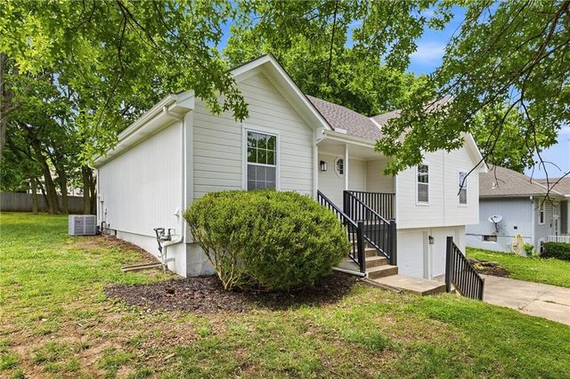 1003 Lincoln Street, Pleasant Hill, MO 64080