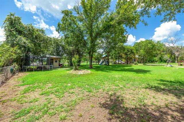 1004 Mitchell ST, Gonzales, TX 78629