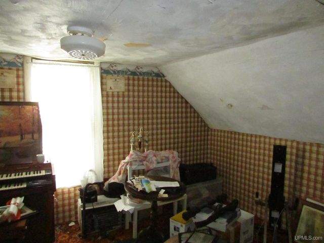 921 W Superior Street, Munising, MI 49862