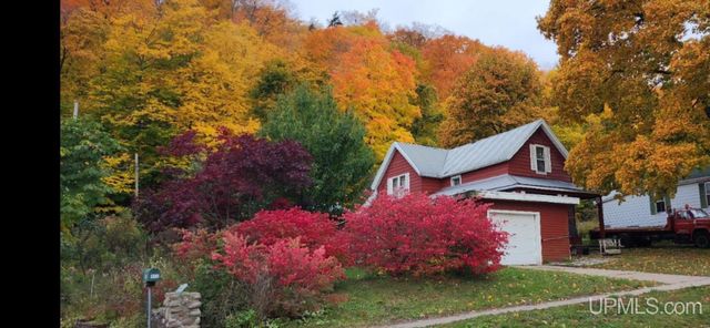 921 W Superior Street, Munising, MI 49862