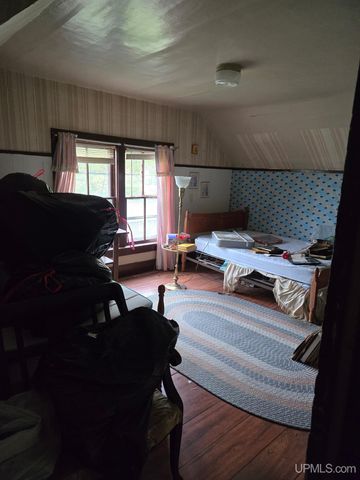 921 W Superior Street, Munising, MI 49862