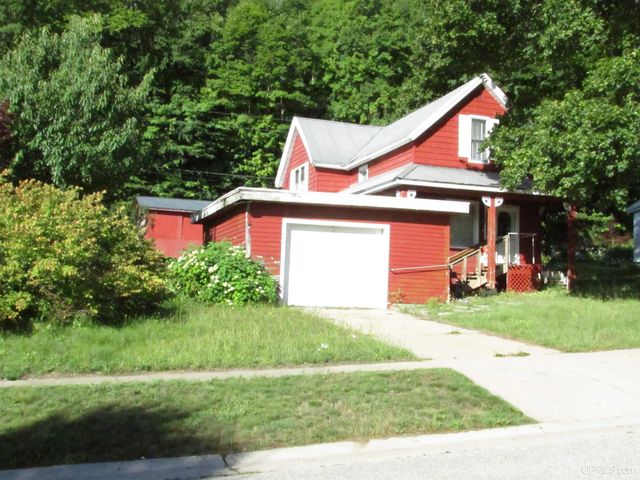 921 W Superior Street, Munising, MI 49862