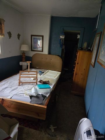 921 W Superior Street, Munising, MI 49862