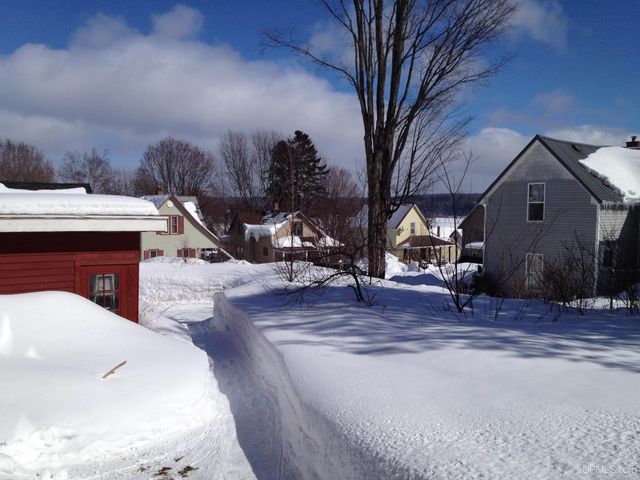 921 W Superior Street, Munising, MI 49862