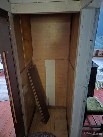 921 W Superior Street, Munising, MI 49862