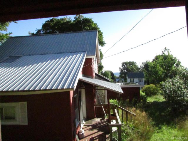 921 W Superior Street, Munising, MI 49862
