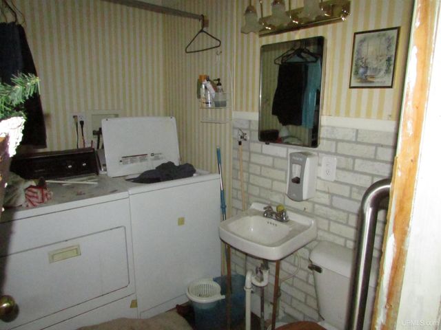 921 W Superior Street, Munising, MI 49862