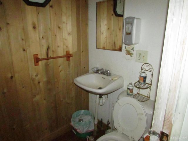 921 W Superior Street, Munising, MI 49862