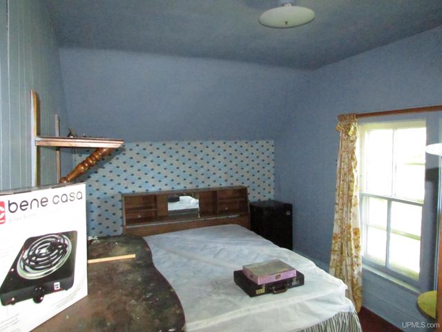 921 W Superior Street, Munising, MI 49862