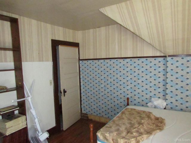 921 W Superior Street, Munising, MI 49862