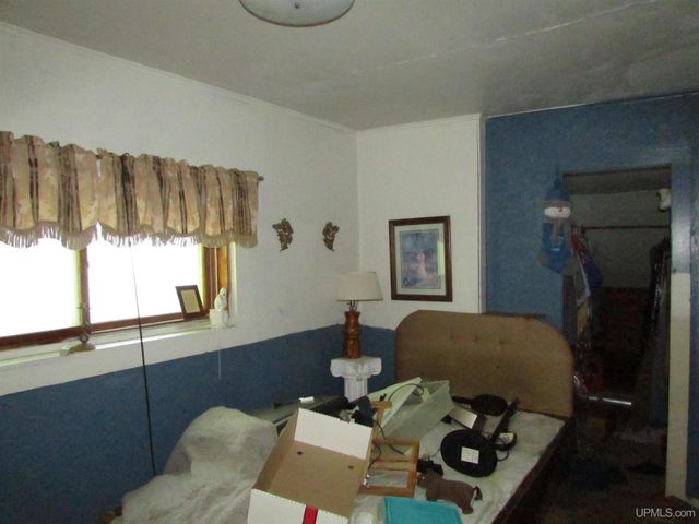 921 W Superior Street, Munising, MI 49862