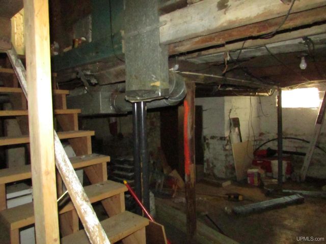 921 W Superior Street, Munising, MI 49862