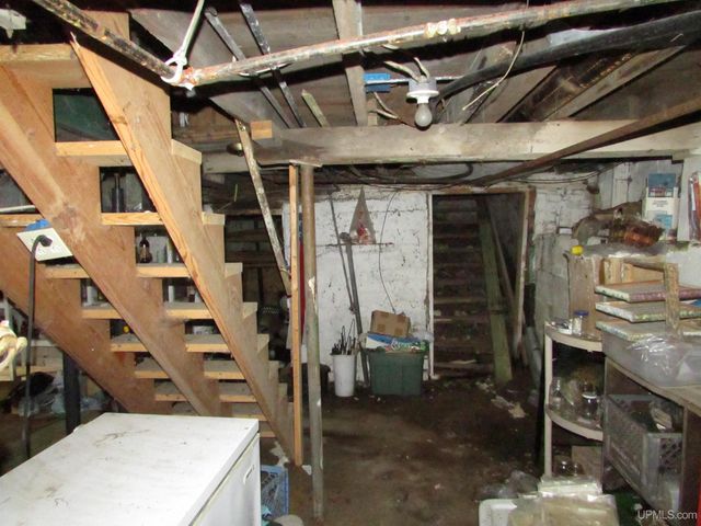 921 W Superior Street, Munising, MI 49862